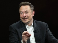 Transrodna ćerka (21) Ilona Maska digla buru na mrežama: Tražili su da čuju njen PRAVI glas - ali ovakav odgovor nisu očekivali (VIDEO)