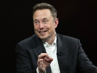 "Koja je veličina cipela?": Viralna fotka Ilona Maska iz Bele kuće - svi gledaju u njegovu NESVAKIDAŠNJU OBUĆU (FOTO) 