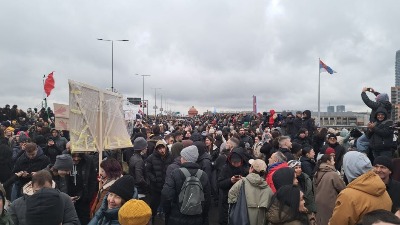 "Zahtevi NISU ISPUNJENI, zna to i naš dragi predsednik": Protest studenata na Mostarskoj petlji (VIDEO, FOTO)