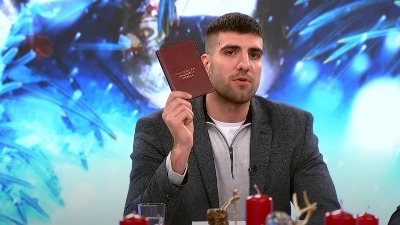 Momak za sve: Ko je student koji je protiv blokada? Od preletanja do mahanja indeksom (FOTO, VIDEO)