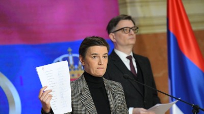 Brnabić: Evo 100 naših potpisa, čekamo na 67 potpisa opozicije za referendum o smeni Vučića