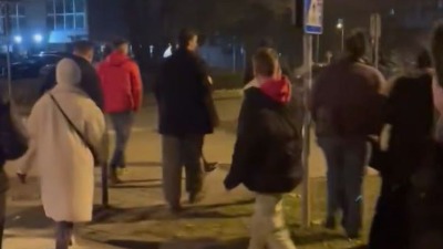 Studenti oterali ekipe Informera i Novosadske TV (VIDEO)