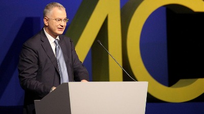 Šutanovac predao akreditive Trampu, pa pozvao predsednika SAD da dođe u Srbiju (FOTO)