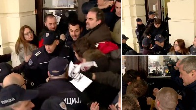 TENZIJE U NS Sukobi policije i opozicije, jednom odborniku POLOMLJEN PRST?! (FOTO, VIDEO)