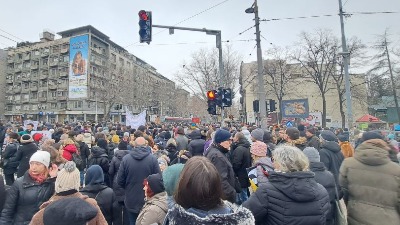 Incidenti na protestima: Pokušaj probijanja blokade, provokacije, a onda i NOŽ (FOTO, VIDEO)