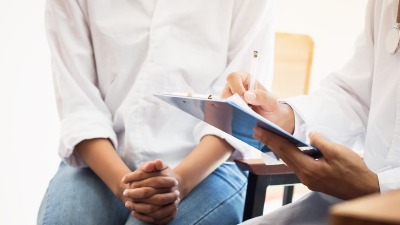 Uporno išla na preglede, doktori propustili rak, pa umrla u 27. godini