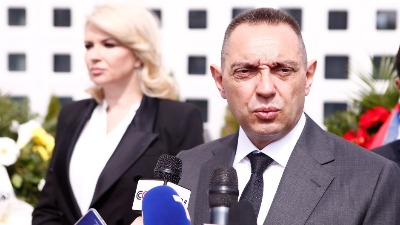Vulin na Paradi pobede u Moskvi okićen odlikovanjima: Može li bizarnije?! (FOTO)