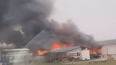 Požar u velikom magacinu: Čula se eksplozija (VIDEO)