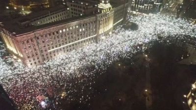 Evo koliko je ljudi bilo sinoć na protestu ispred RTS-a