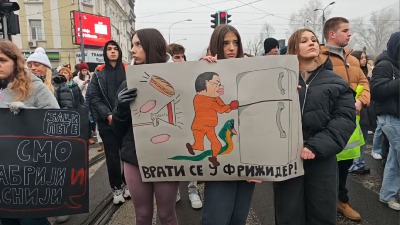 Srbijom šetaju NAPREDNJACI i dele FRIŽIDERE pred lokalne izbore