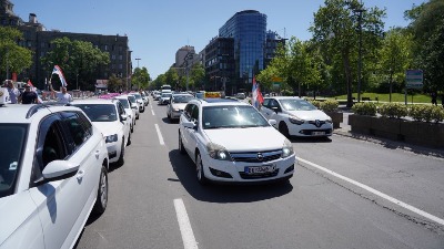 Taksisti iz BG podržali studente, u nedelju kreću po njih u NS