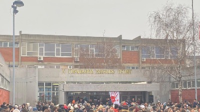 Plenum nastavnika i stručnih saradnika Desete gimnazije osudio hapšenje svojih bivših đaka