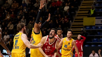 Zvezda pala posle teškog poraza, Partizan joj diše za vratom (FOTO)