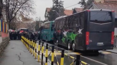 Blokirali 4 autobusa koji su krenuli za Jagodinu (VIDEO)