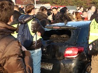 Devojka koja je kolima udarila redara na protestu na Novom Beogradu pokušala da se ubije u pritvoru
