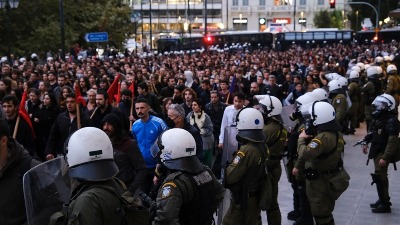 Građani izašli na ulice, traže odgovore o STRAVIČNOJ železničkoj nesreći (VIDEO)