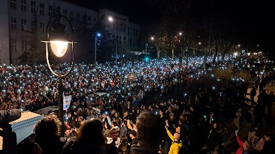 Slika policajca i studenta sa blokade o kojoj se priča: Ovo smo pravi mi (FOTO)