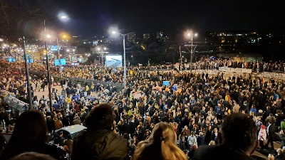 Berliner cajtung o napetostima pred 1. novembar: Srbija bi svakog trenutka mogla da pukne Berliner cajtung o napetostima pred 1. novembar: Srbija bi svakog trenutka mogla da pukne
