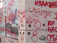 Prostorije SNS u Novom Sadu ponovo ispisane crvenom farbom