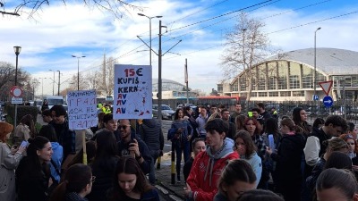 Veliki protest na Čukarici: Tišina kod Ade Ciganlije, pa šetnja do Sajma (VIDEO)