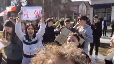 Govorili su mu da je lud, a sada mu se pridružuju u protestima (VIDEO)