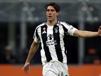 Vlahović želi samo Barsu - menja ga Džeko?!