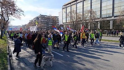 "Na korak od pravde": Studenti pešaka krenuli za NS (FOTO, VIDEO)