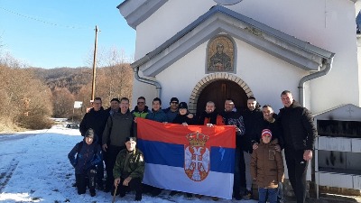 Tradicija se u Prokuplju poštuje: Svi pohrlili po badnjake, među njima i DECA