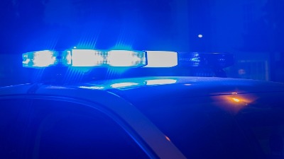 Auto udario ženu u Vojislava Ilića, pa se zakucao u banderu: Povređena žena leži nepomično