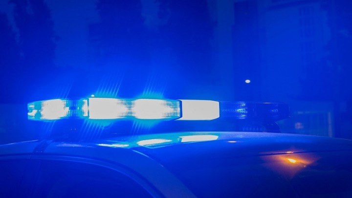 HOROR na gradilištu: Četvorica maskiranih TUKLI RADNIKA LOPATOM, pa ga vezanog bacili u kontejner