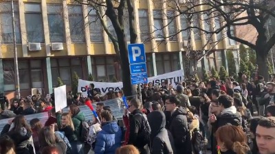 Studenti ispred suda zbog Vesića: On se brani sa slobode, a čovek koji je hteo da pomogne...