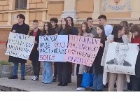 Samovolja vodi ka GAŠENJU ŠKOLE: Direktor Jovine ne drži svoje časove, učenici bojkotovali zamenu