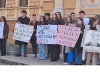 Roditelji đaka Jovine gimnazije: Direktor oduzeo godišnji odmor zaposlenima