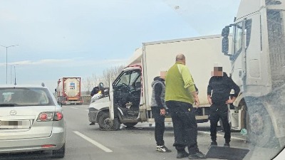 Haos na Pupinovom mostu, sudarili se kamioni (FOTO)