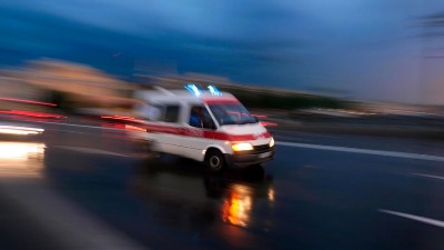 Automobil sleteo u provaliju, poginule majka i beba (FOTO)