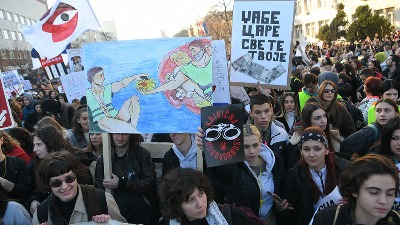"Vodi ih u Novi Sad da ti sijaju": Poruka sa protesta oduševila i Gordana Kičića "Vodi ih u Novi Sad da ti sijaju": Poruka sa protesta oduševila i Gordana Kičića