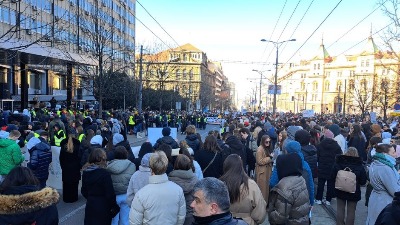 Evo koliko je ljudi bilo na protestu ispred Ministarstva prosvete