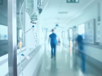 Gubila svest i povraćala: U bolnici studentkinja koja je udarena u glavu kod "ćacilenda"