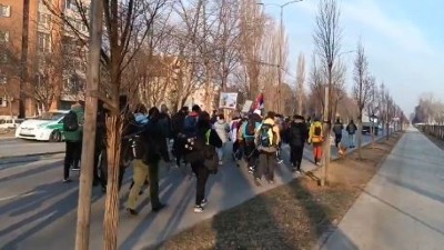 PO ŽESTOKOM MINUSU Niški studenti krenuli pešaka za Kragujevac (VIDEO)