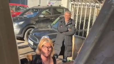 Učesnica Pinkovih rijalitija napala studente: Jelena Golubović udara i cepa (VIDEO)