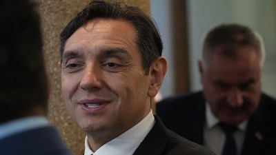 Kako li preživljava? Koliko Vulin mesečno zarađuje u zemlji "ekonomskog tigra" (FOTO)