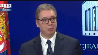 "Ma, ne javljaj se, bolan. Ostavi taj telefon": Zazvonilo u toku Vučićevog obraćanja u Banjaluci (VIDEO)