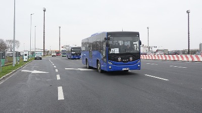 Počeo skup u Sremskoj Mitrovici, Vučić tvrdi da je došlo 1.800 autobusa