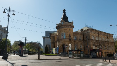 Napadač razbio vrata na SKC-u pa gađao studentkinju (FOTO)