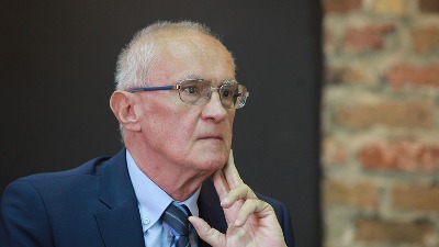 Šabić se pita zašto Vučić menja Ustav: DOVOLJNO je dopuniti zakon