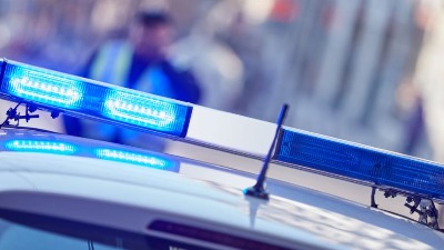 TRAGEDIJA kod Batajnice: Automobil od siline udarca završio u kanalu, poginule dve osobe