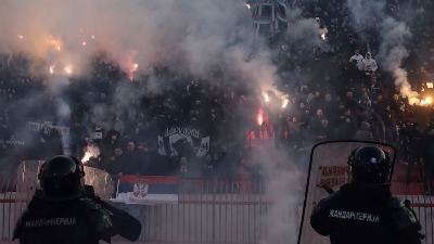 Haos na Jugu posle izjednačenja: Grobari se međusobno gađali bakljama