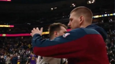 Zagrljaj Jokića i Dončića oduševio NBA ligu (VIDEO)