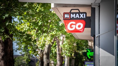 Ko se pobunio zbog ograničenja marži i zašto je došlo do sukoba sa Maksijem?