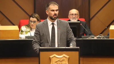 Novosađani otišli ispred zgrade gradonačelnika (VIDEO)
